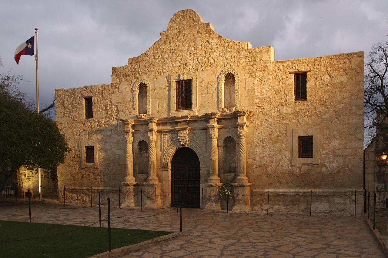 Private Hot Tub3Bd2Ba 2 Miles To Sa River Walk San Antonio Exterior photo